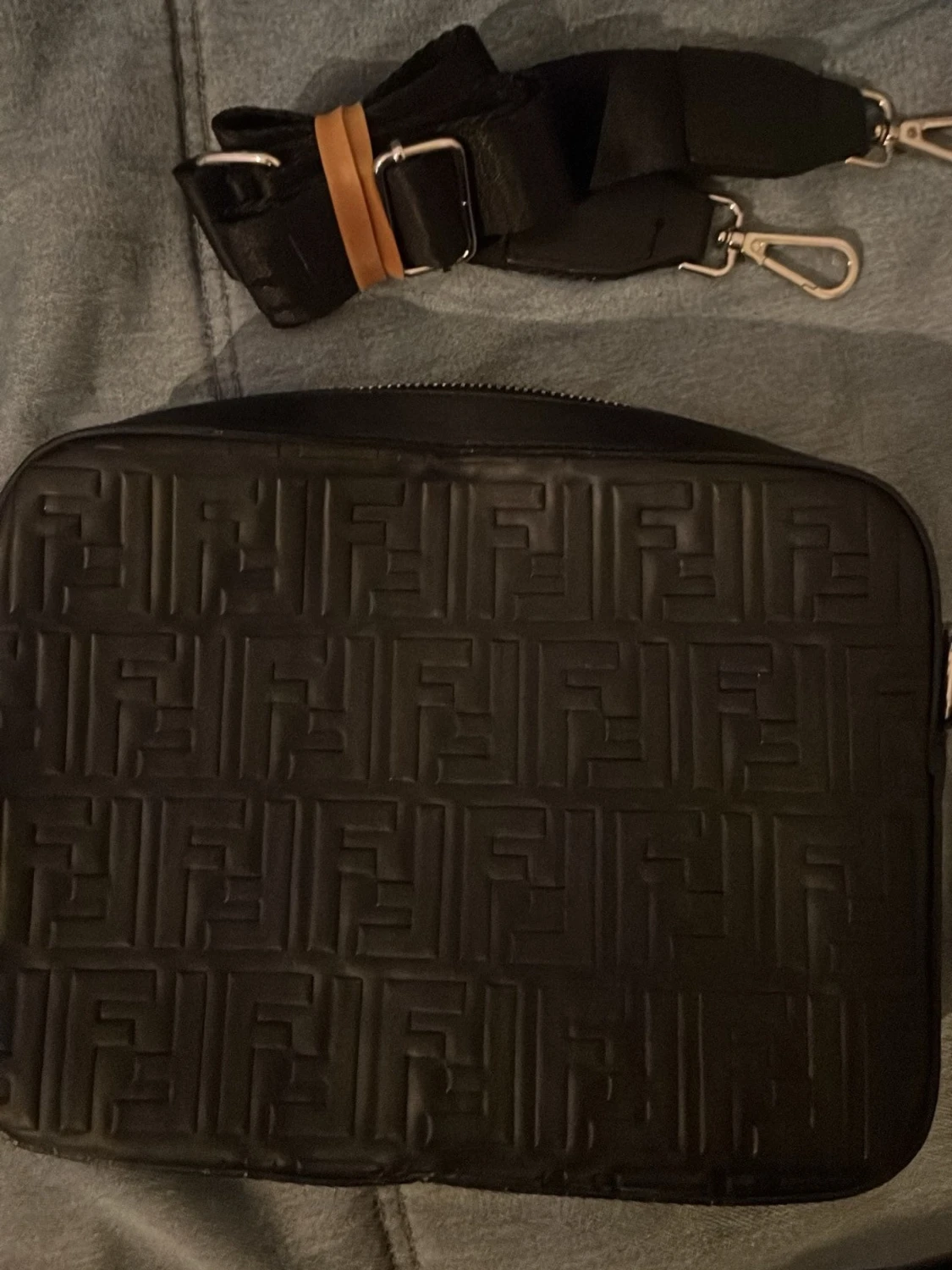 Svart axelväska från Fendi i skinn - 1