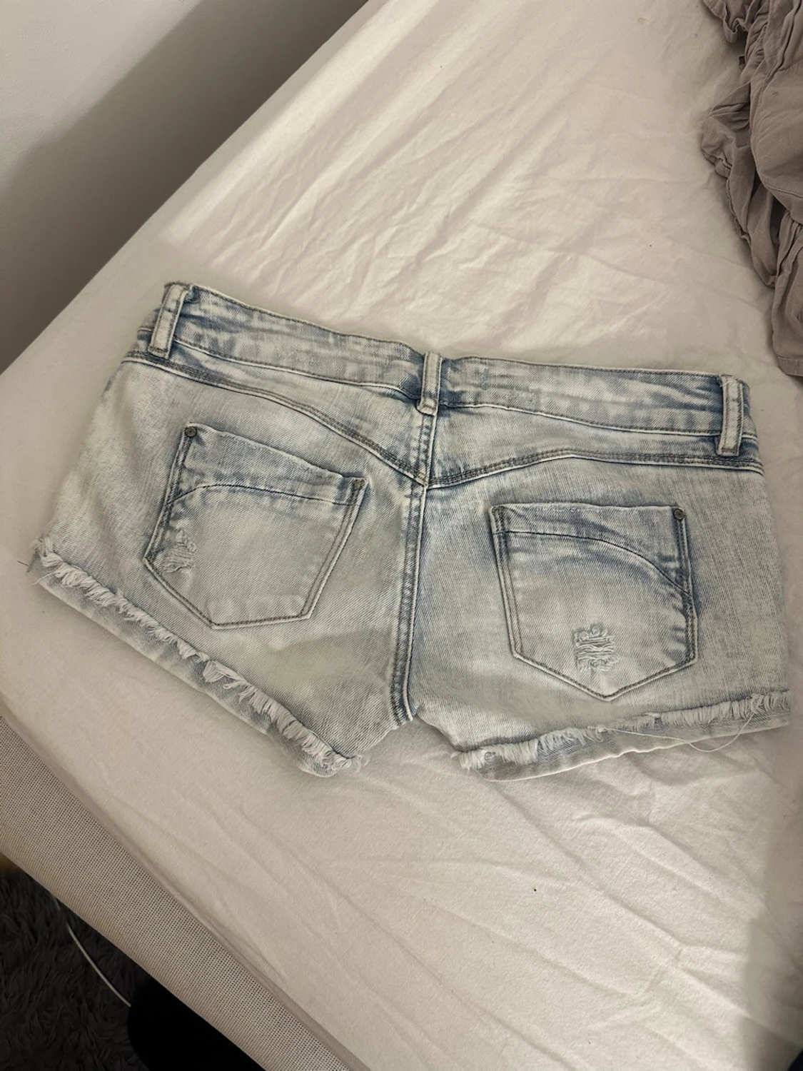 Lågmidjade jeansshorts - 3