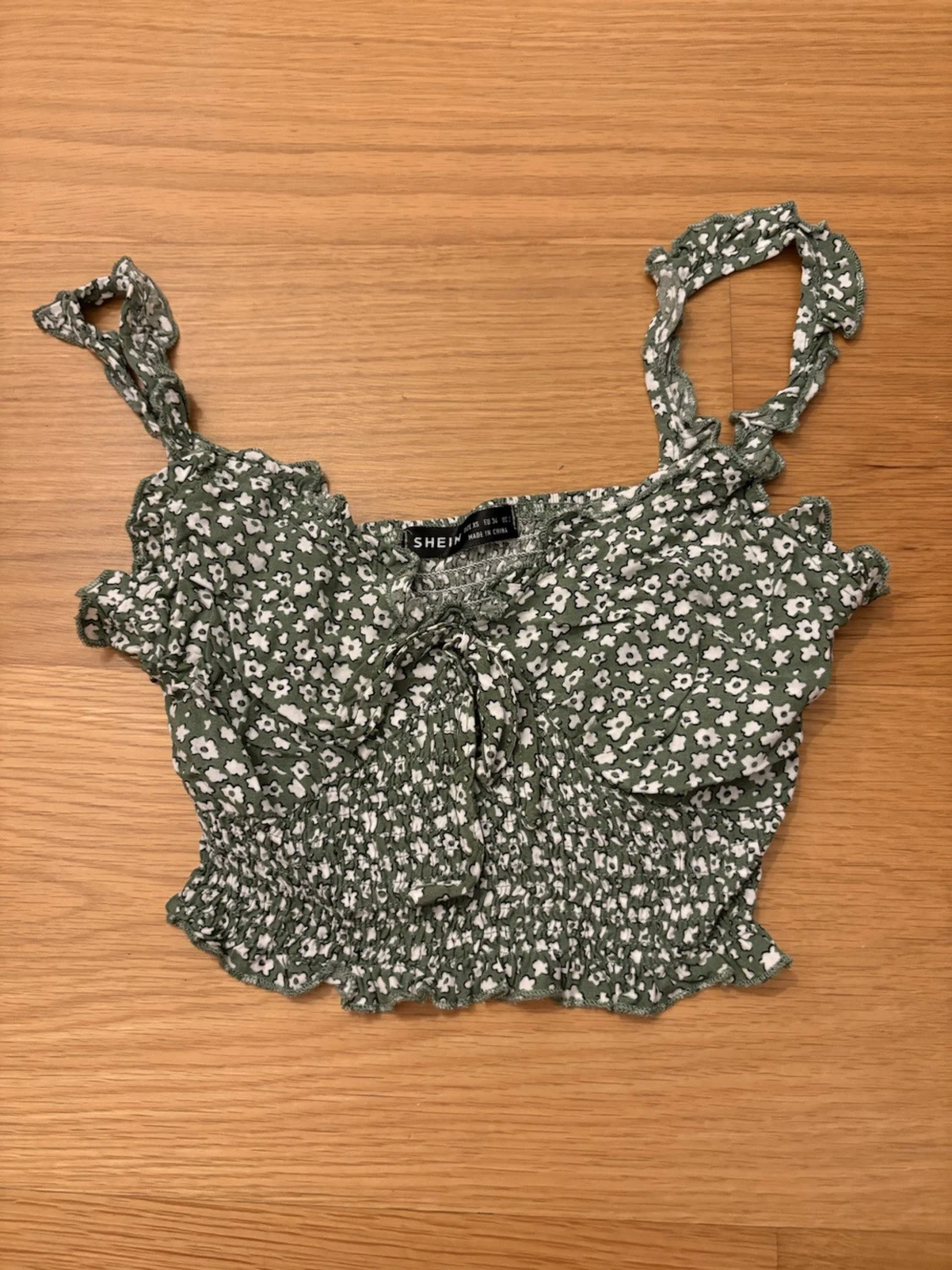 Grön blommig croppad topp från SHEIN, storlek XS