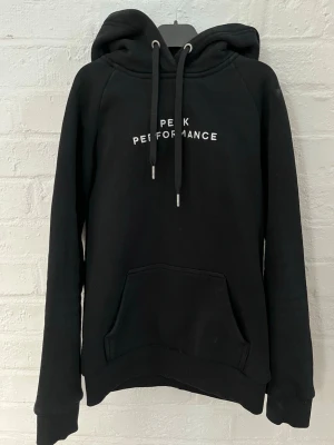 Peak Performance hoodie  - Peak Performance hoodie stl XS . Sparsamt använd. 