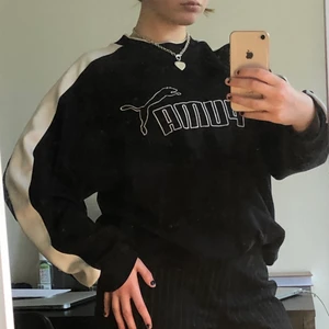 Puma sweatshirt  - Tröja från Puma köpt på Humana i storlek M/L. Den är i bra skicka! Frakt ingår<3 
