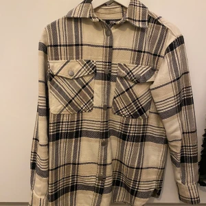 Skjorta  - Skjorta från Gina Tricot. XS, använd fåtal gånger. 