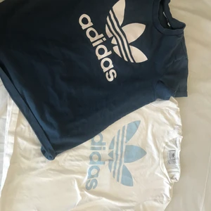 Adidas - 2 st T-shorts fr Adidas. Kanonfina. Strl S, 200kr för båda.