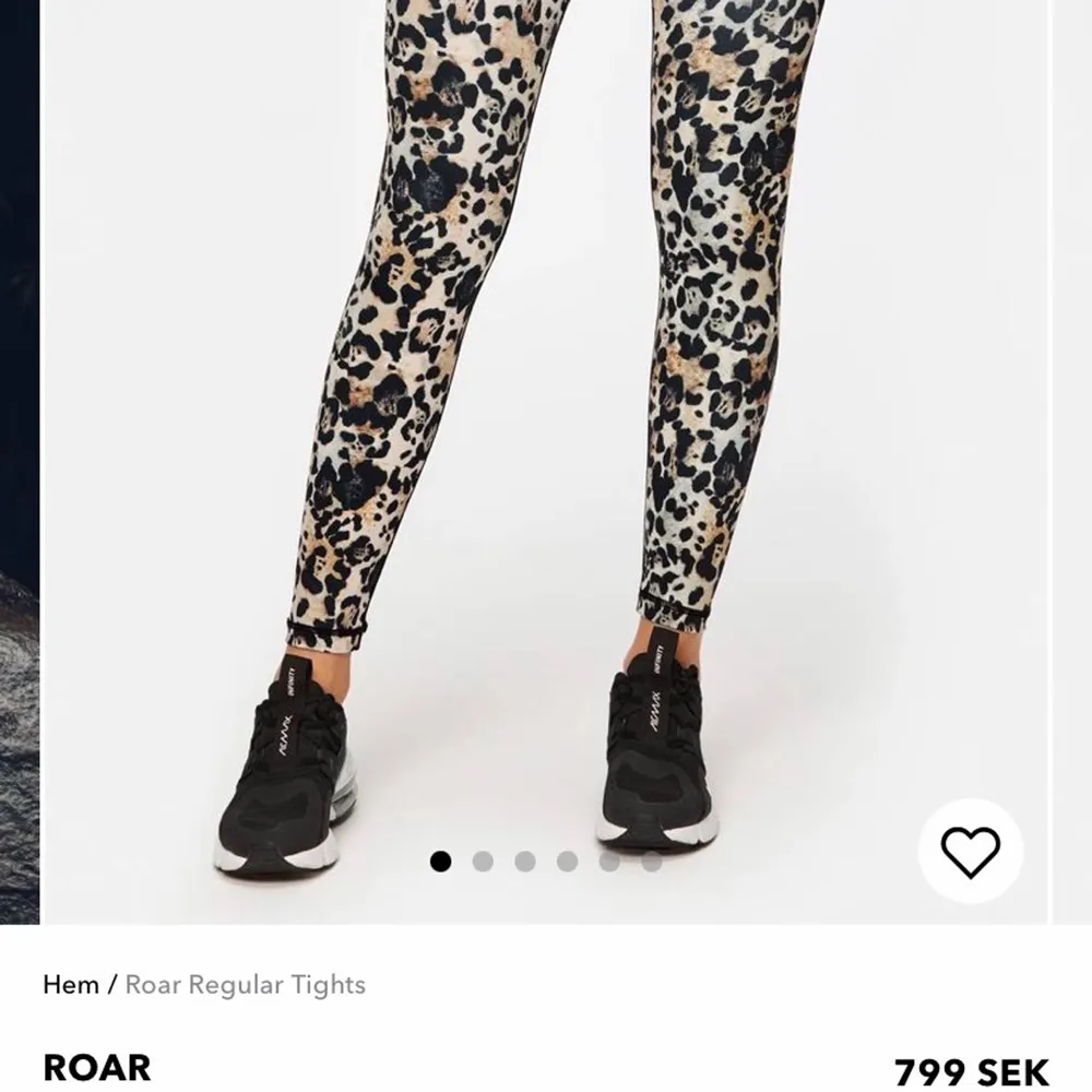 Säljer mina stronger tights då dom inte längre kommer till användning. De är bra i längden (är 176), sitter super smickrande och är sjukt sköna! 🤩  de är i bra skick i övrigt men är lite ”noppriga” på resåren men det är inget som märks 🥰 300kr+ 66kr frakt. Jeans & Byxor.