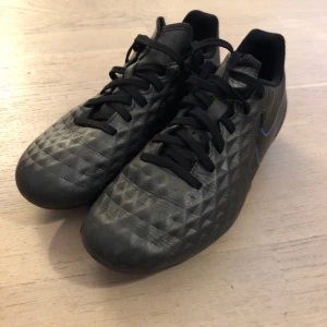 Nike fotbollsskor - Knappt använda fotbollsskor. Väldigt fint skick!
