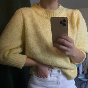 Gul tröja! - Använt fåtal gånger.