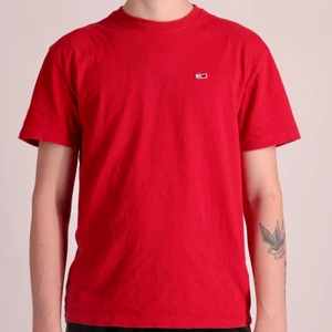Tommy Hilfiger T-Shirt - Röd Tommy Jeans T-shirt i väldigt fint skick!