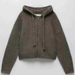 Zip hoodie  - Funderar på att sälja denna slutsålda hoodie från Zara. Knappt använd och mysig
