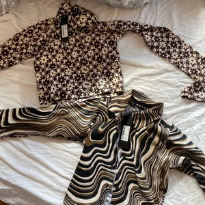 Motel rocks - Verkligen helt nya så snygga toppar från motelrocks. Önskar verkligen att dessa hade passat mig. Försöker sälja dom här till någon som får på sig dom pga av att skicka tillbaka är för dyrt. Ord pris 460kr st. Mitt pris 300kr st eller 500kr för båda. (obs, passar nån som är en xs med inte jättestor byst, hade problemet att jag inte fick dem över brösten.) Står ej för frakt. Lägg bud ❌obs den blommiga är såld❌