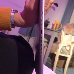 space grey - säljer pga ingen användning funkar utmärkt olåst, frakten ingår