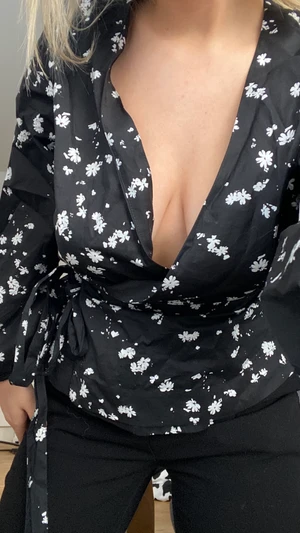 Fin topp från Carin Wester - Så gullig topp ifrån Carin Wester, aldrig använd. Passar XS-M då den är justerbar med knytband i midjan 😜 fraktas mot kostnad