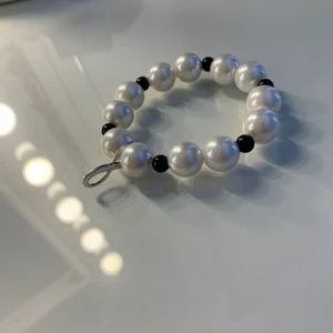Pärlarmband med infinity-tecken - Superfint pärlarmband med infinity tecken! Elastiskt✔️ Säljs för 70kr inkl. frakt