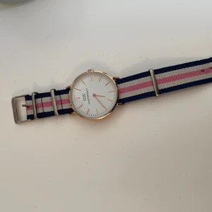 Dw klocka  - Din Daniel Wellington klocka som är o gott skick inga repor i glaset