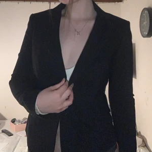 Kavaj - Svart kavaj från H&M storlek 36! Knappt använd🤩