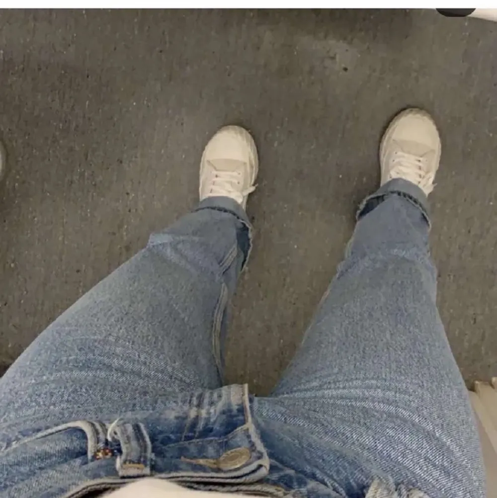 Weekday jeans i modellen voyage. Säljer pga försmå men är i fint skick!💖 bilderna är lånade . Jeans & Byxor.