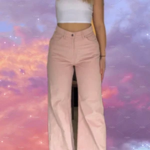 Rosa manchesterbyxor - Rosa manchesterbyxor från VeroModa, sista bilden gör färgen mest rättvis! Knappt använda byxor i ett superskönt material och smickrande passform💗💗