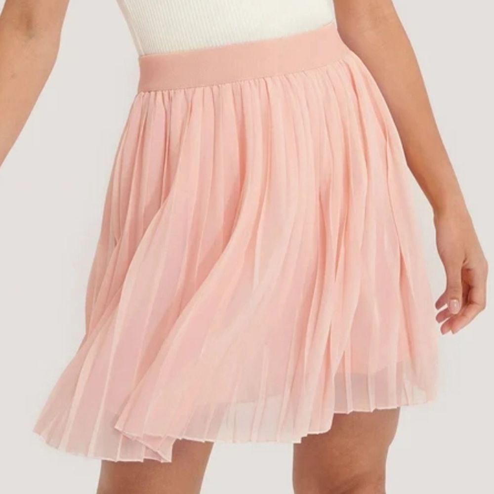 Somrig kjol från NA-KD | Plick Second Hand