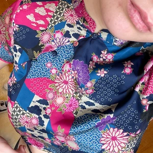 Zara topp - Fantastisk glättad topp från zara i storlek M! Måste tyvärr sälja då den inte går över mina bröst helt:( har kupa 75D som referens