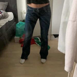 Jeans - Säljer mina lågmidjade g-star jeans. Skit snygga älskar färgen och allt, men har för mycket jeans så måste sälja några
