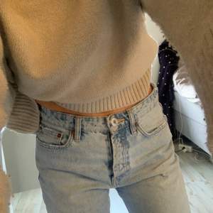 Säljer dessa snygga mid Rise jeans full length från zara🥰 sitter mer som 34