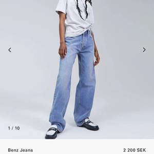 Eytys jeans i nyskick. Strl W28 L34. Säljer pga för stora för mig :( Size guide: waist 79 cm, seat 107 cm, inseam 87 cm🤍 