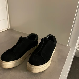 Eytys - Säljer min eytys i modellen ”doja”💕 skinnet har gått upp på ett ställe (se första bilden) men annars sparsamt använda. Skriv privat för frågor💓