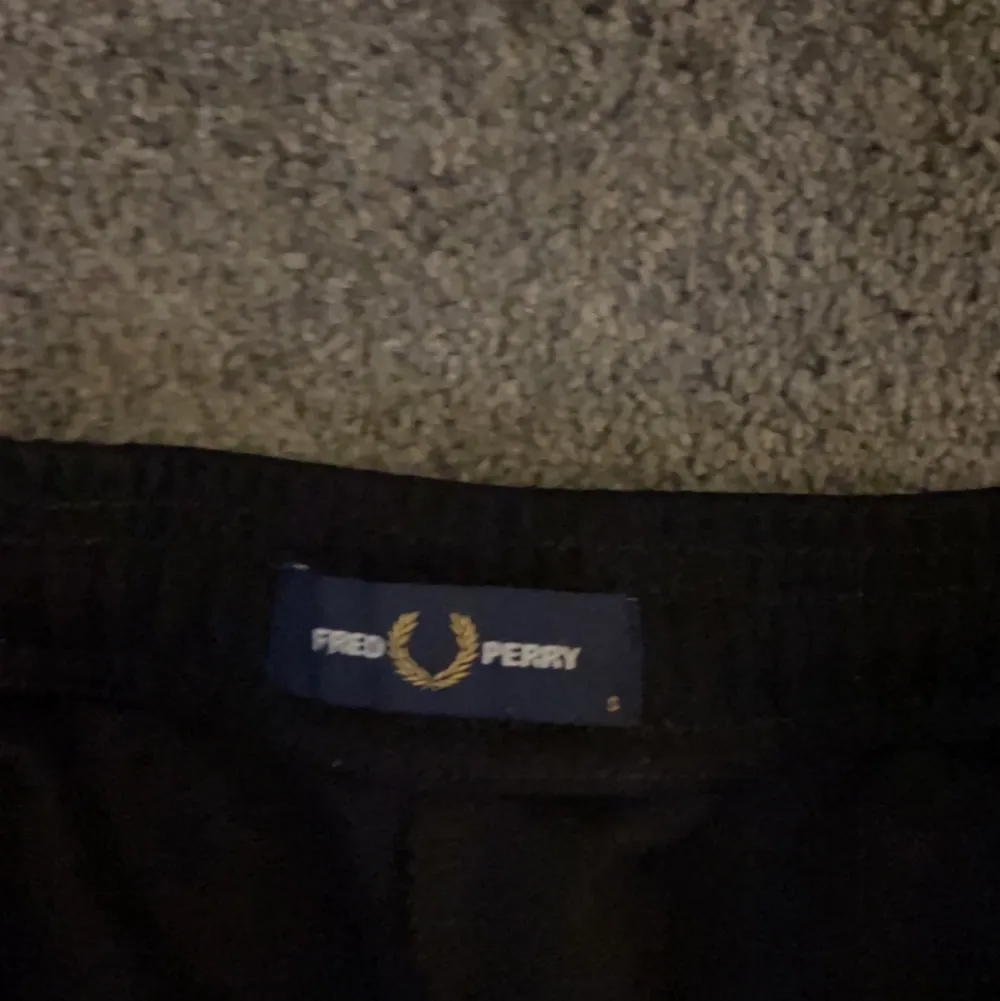 Säljer då dem inte kommit till användning så mycket. Dem sitter bra på mig bara lite stora på mig som är 175cm. Skick 8/10 Nypris 1200kr Du som köper betalr frakt. Farkut & Housut.