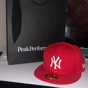 New era cap Red - Size 7 - 1/8 Medium 