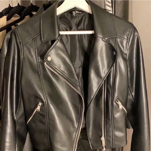 Skinjacka från hm - Skinjacka i super skick