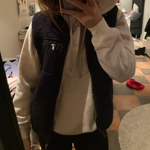 Teddyväst - Jättefin mörkblå teddyväst🤍🥰