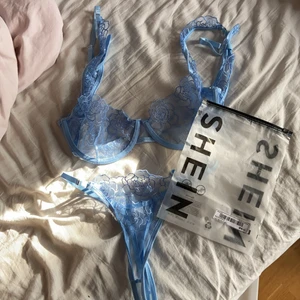 Underkläderna  - Helt oanvänd och kommer i original påsen, råka köpa dubbla drf jag säljer💕💕