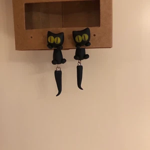 Örhängen - Säljer dessa söta örhängen, aldrig använda och fint skick!