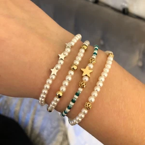 Pärlarmband  - Fina armband som jag gjort själv❤️❤️ Kolla in mina andra annonser för massa andra egengjorda smycken!! Ni får även komma med egna idéer på färg och design:) Alla armband på bilden kostar 35kr/styck. Frakt tillkommer alltid på 13kr!🌟