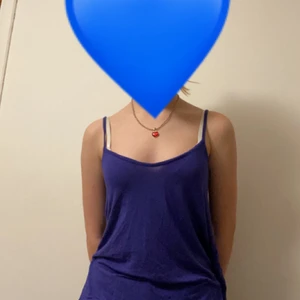 Blått linne - Blått Gina tricot linne.💕 Köparen står för frakt 26kr. Säljs då jag ej använder det.:)