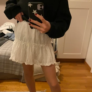 Volangkjol - Populär volang kjol som tyvärr aldrig kommit till användning. Lite annorlunda material då den är ifrån shein! 😊