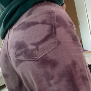 Byxor  - Byxor från Shein. Säljer för att jag har tröttnat på dem så används inte längre. Köparen står för frakten :)