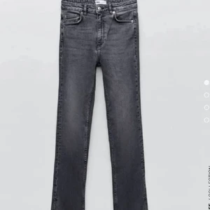 Säljer mina gråa Zara jeans  -  gråa Zara jeans som inte längre kommer till användning!💕☺️