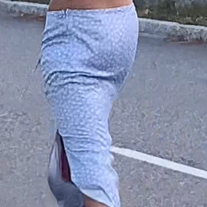 Zara kjol - Säljer denna fina kjolen från zara! Helt slutsåld:)