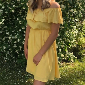 Sommarklänning - Sommarklänning i storlek 36. Beställd från NAKD. Använd 2 gånger. Pris 100kr, köpare står för frakt 💕