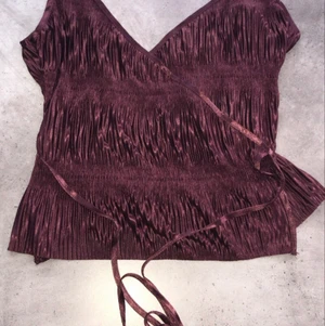 Zara topp - Zara topp i storlek small, kan skicka köparen står för fraktkostnaden.