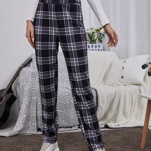 Rutiga byxor  - Rutiga byxor! Högmidjade. Super sköna! 