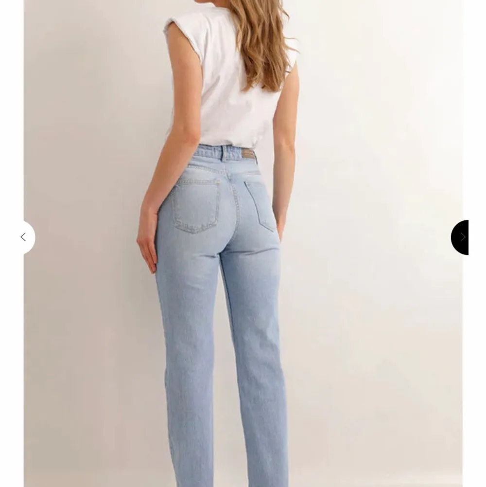 Jätte fina jeans från chiquelle i storlek 38. Perfekt längd i benen på mig som är 1,73 lång. Använda fåtal gånger. Ordinarie pris 499 kr. Säljer för 150 kr + frakt😊. Jeans & Byxor.