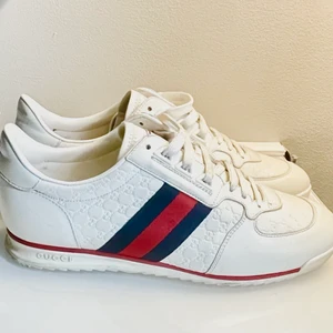 Gucci sneakers  - Äkta Gucci sneakers. Stl 41. Köpta i butiken i Stockholm. Kvitto och kartong finns. 