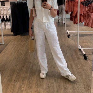 Linnebyxor strl 36 - Intressekoll på mina älskade linnebyxor som dessutom är lågmmidjade🙏😭strl 36 och jag är 172 cm! BUDA