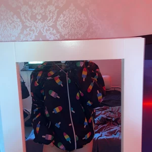 Glassjacka - Helt oanvänd jacka från sportshoppen, storlek M men passar även som xs! Kom privat för mer bilder 150kr + frakt. Pris kan diskuteras 
