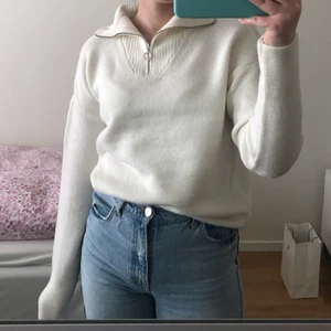 Vit tröja med zip - Vit stickad tröja med zip🤍