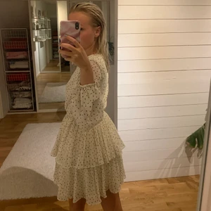 Klänning - Klänning från Gina för något år sedan. Finns inte att köpa lämgre. 300kr eller bud