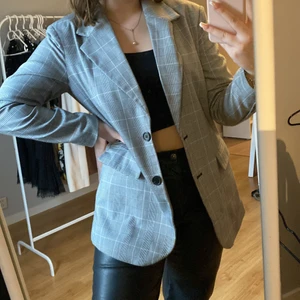 Rutig kavaj - Rutig kavaj från Gina som inte kommer till användning🤎🤎stl 40