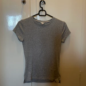 T-shirt  - Strl 158-164