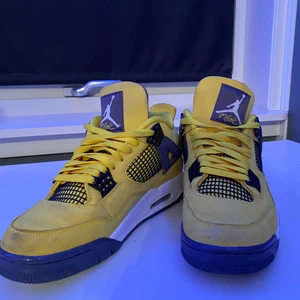 Jordan 4 Lightning strl 44 - Jordan 4 Lightning. Om priset inte passar kom gärna med ett bud. Hör av dig om fler bilder önskas för att avgöra cond.